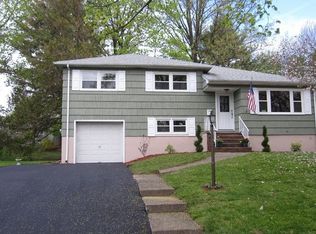 19 Andover Dr, Wayne, NJ 07470