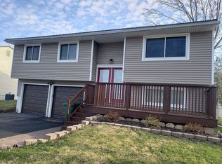 5741 Dalton Dr, Farmington, NY 14425