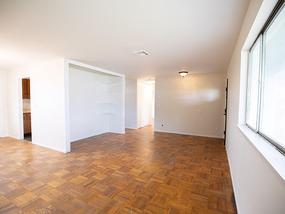 4th image of 10556 Wright Ave