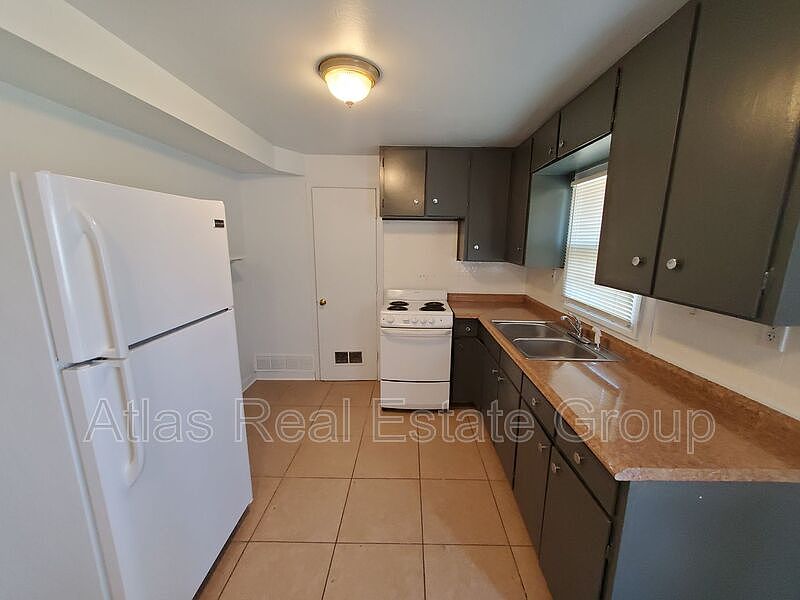 1st image of 2461-2463 E 18th St #2461-1/2