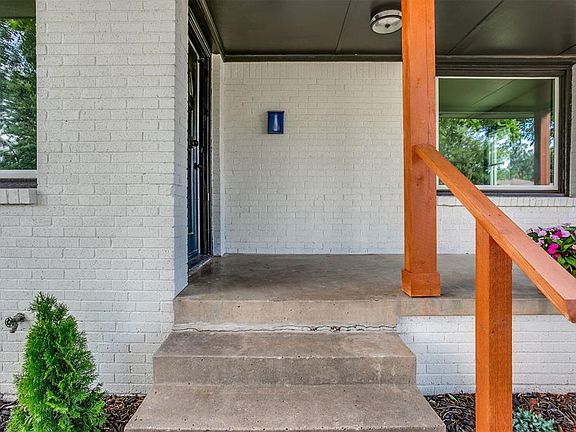 3rd image of 1811 Oxford Way