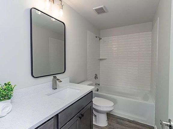 4th image of 3636 28th Ave S Unit 2