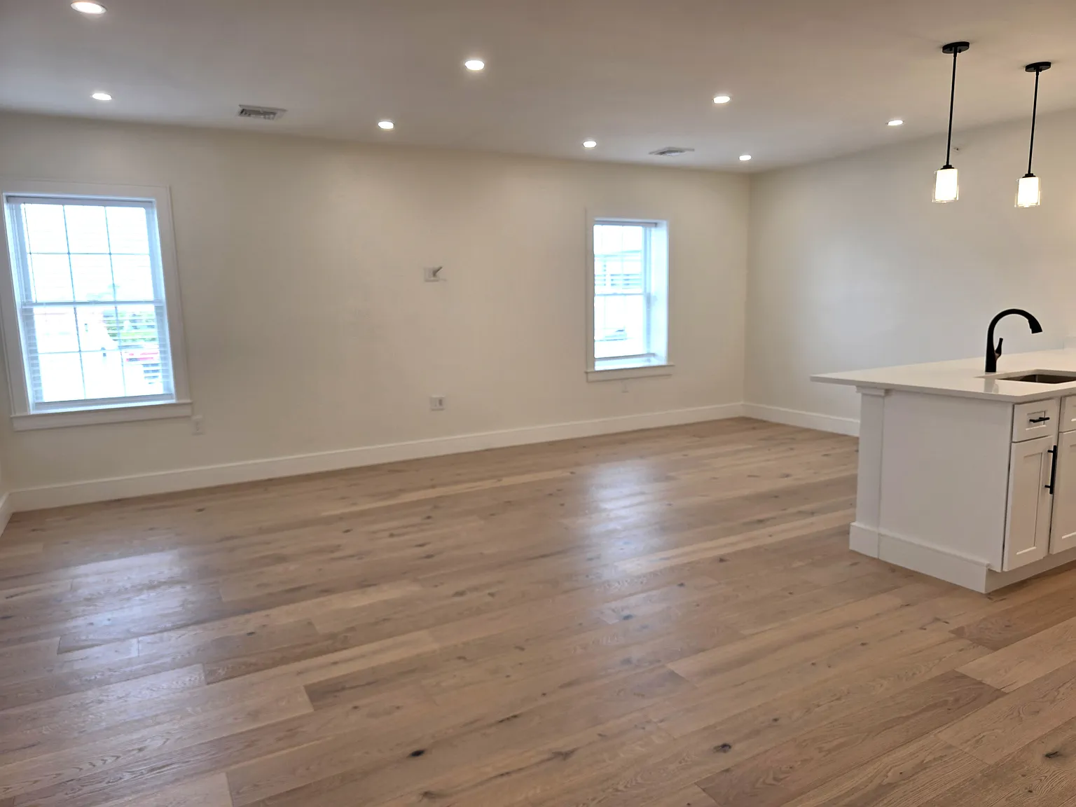 2 bed, 1100 sqft, $3,295 — Photo 4