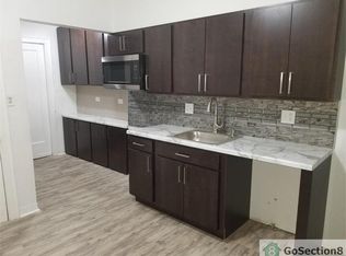 6829 S Paxton Ave #2, Chicago, IL 60649
