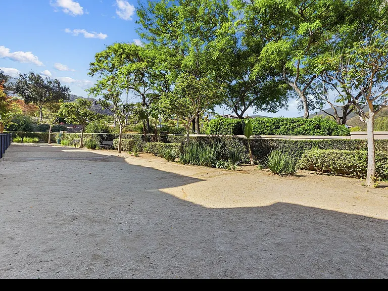 323 Bishop Dr — Photo 19