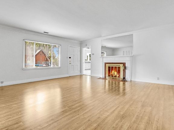 3rd image of 4386 Overland Ave