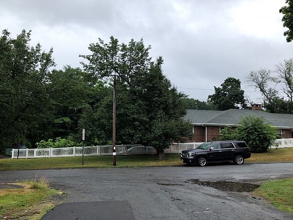 4th image of 35 Bush Ave
