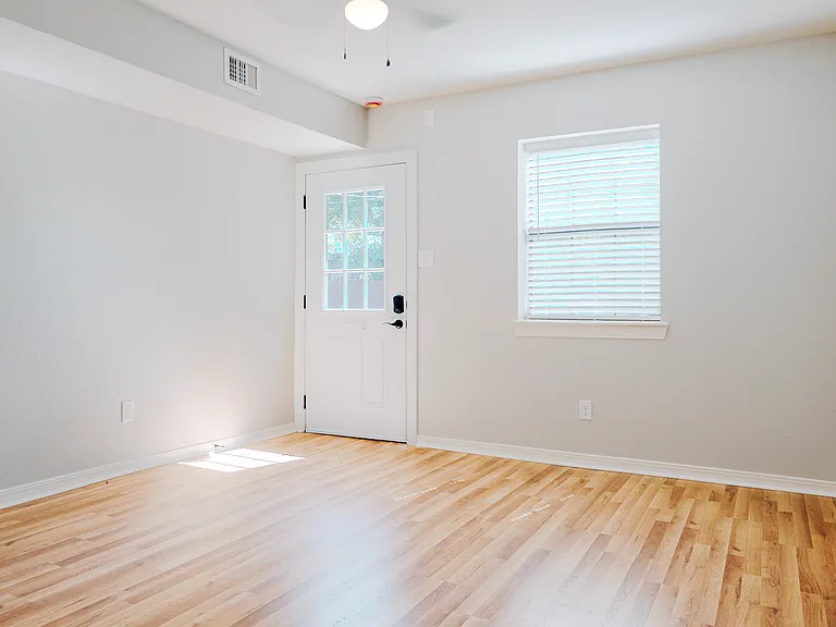 2213 Main St #5 — Photo 8