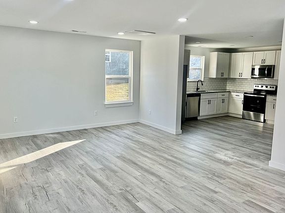 4th image of 816 2nd St SE #34