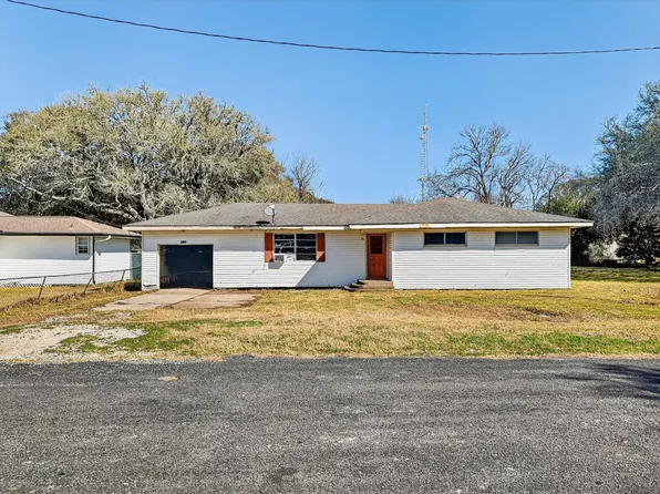 2029 9th St, High Island, TX 77623