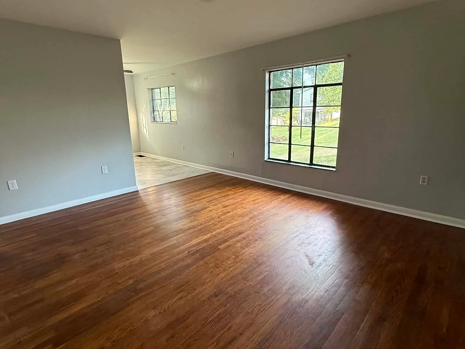 3 bed, 1.5 bath, 1500 sqft, $1,000 — Photo 3