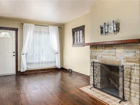 5th image of 1147 Brookline Blvd