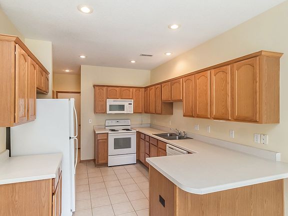 5th image of 900 67th St Unit 303