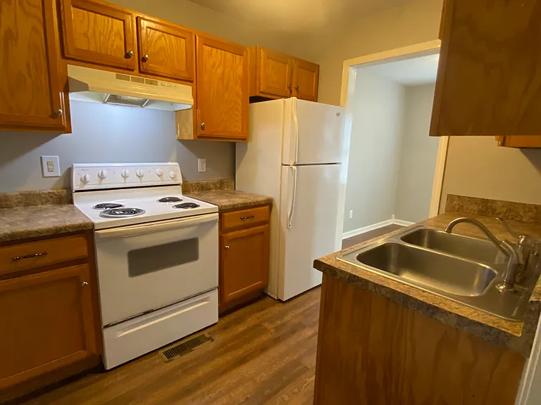 204 Clark St #C — Photo 7