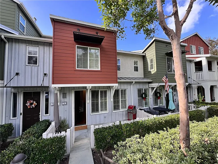 71 Platinum Cir — Photo 2