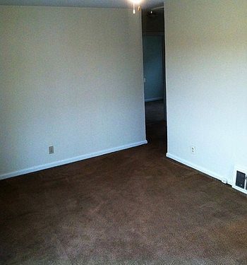 2nd image of 1234 E Manhattan Blvd