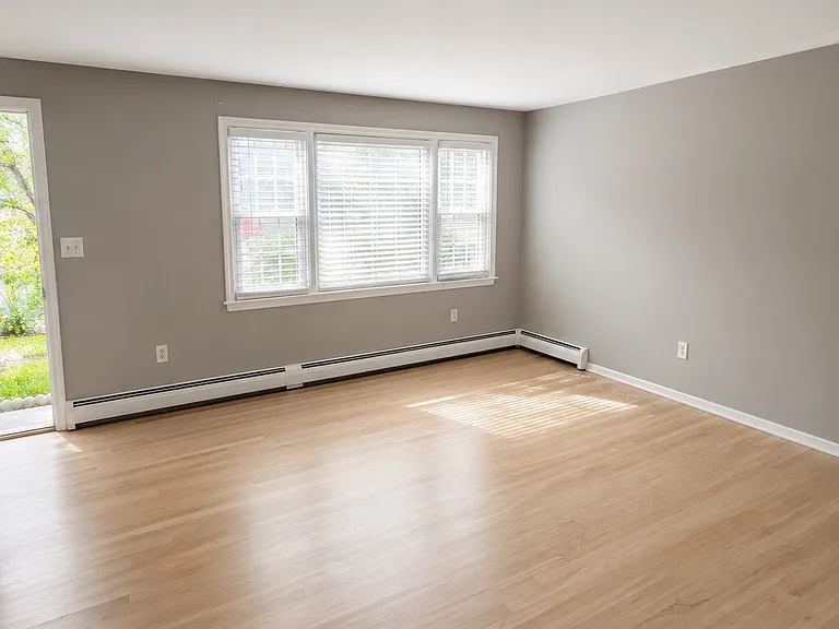 61-61A Graham Rd #1 — Photo 2