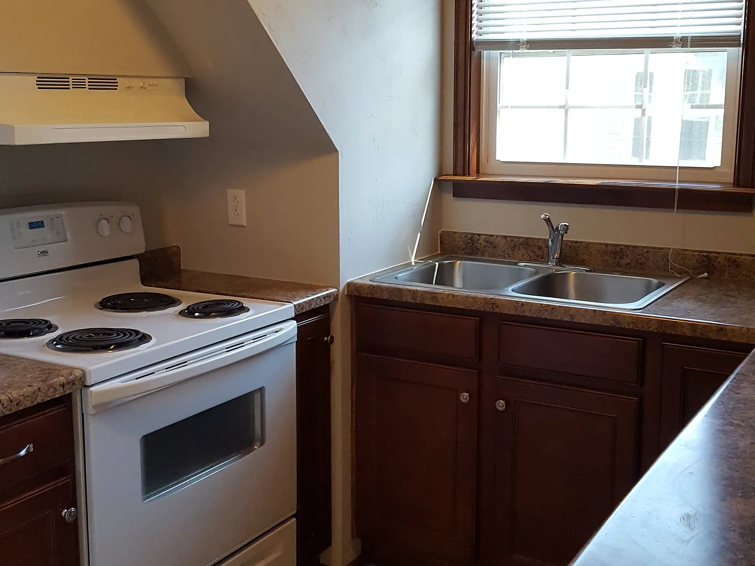 921 N Appleton St — Photo 2