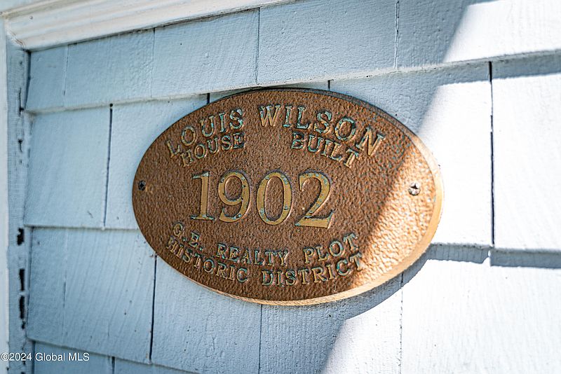 3rd image of 1065 Avon Road