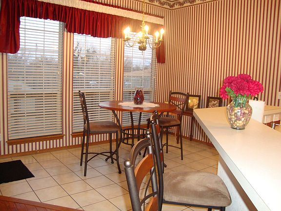 Breakfast Nook & bar
