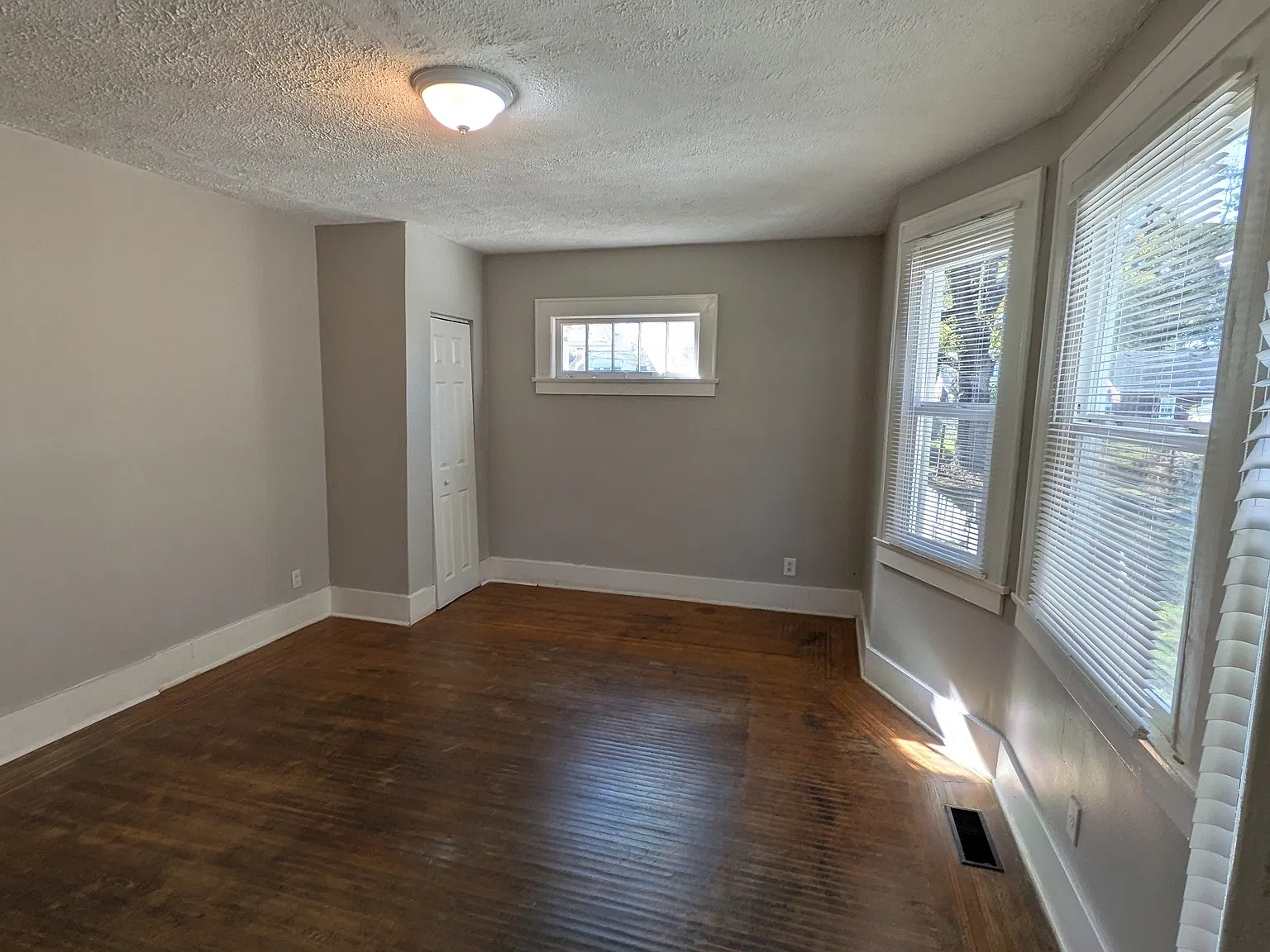 3 bed, 1008 sqft, $1,300 — Photo 2
