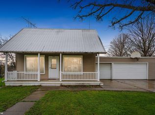 312 W 1st St, Gladbrook, IA 50635