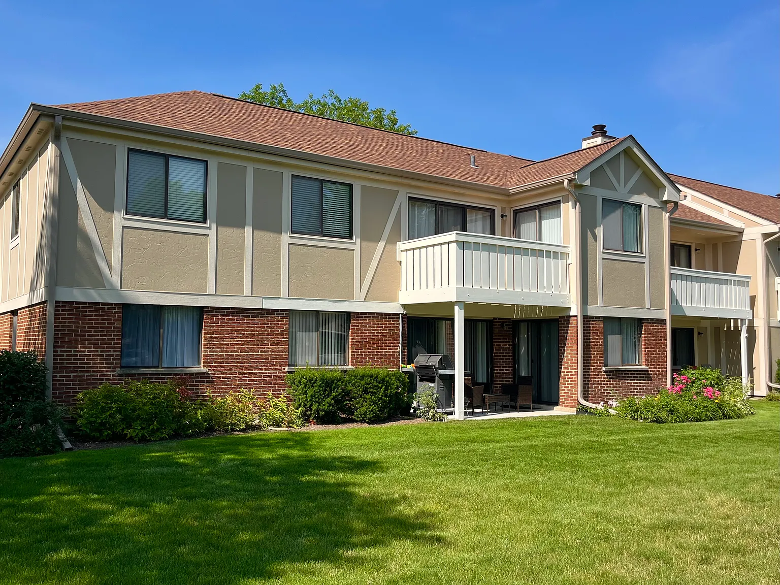 2 bed, 1100 sqft, $1,995 — Photo 2