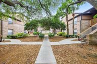 N Pin Oak Pl 112-001.jpg