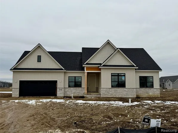 5381 Championship Dr, Linden, MI 48451