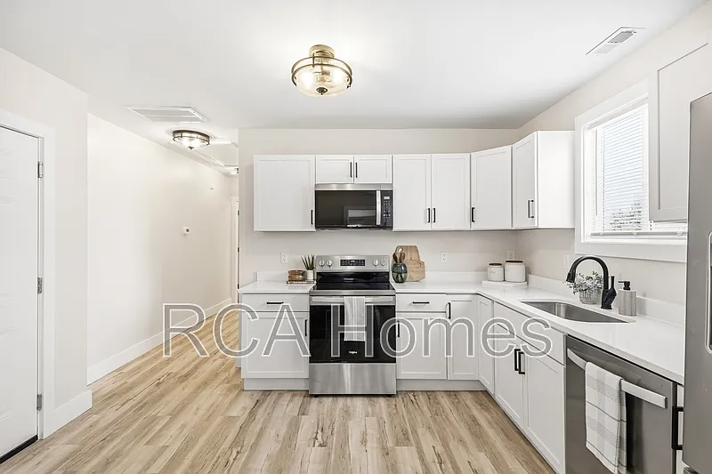 2 bed, 2.0 bath, 650 sqft, $1,559 — Photo 2