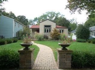 906 N Scott St, Wheaton, IL 60187