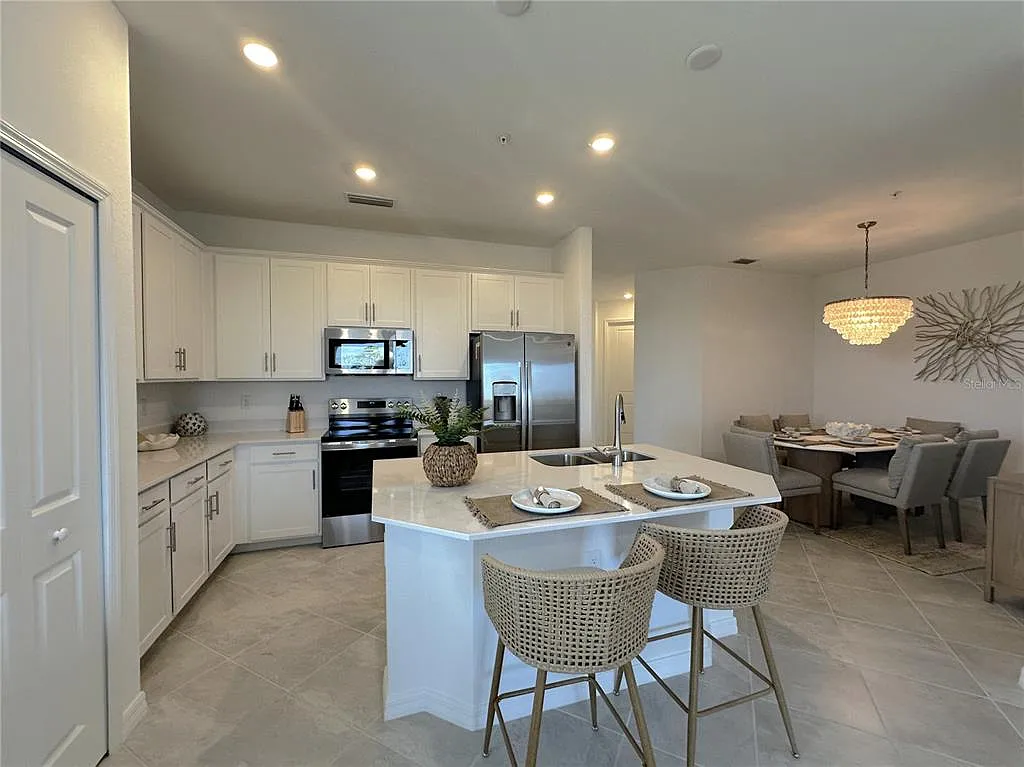 3 bed, 2.0 bath, 1301 sqft, $6,000 — Photo 3