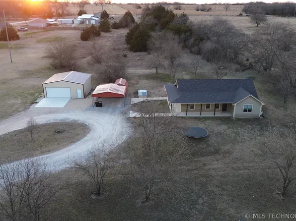 1997 Nichols Hill Rd, Sulphur, OK 73086