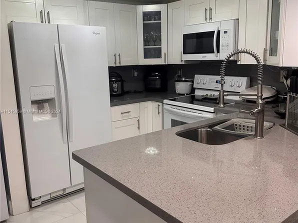 311 W Park Dr #13-204, Miami, FL 33172