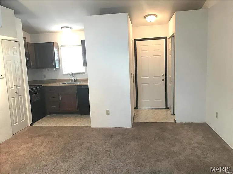 121 Ashley Dr — Photo 3