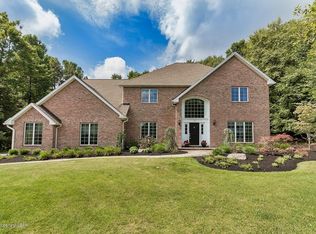 18 Winding Way, Dallas, PA 18612