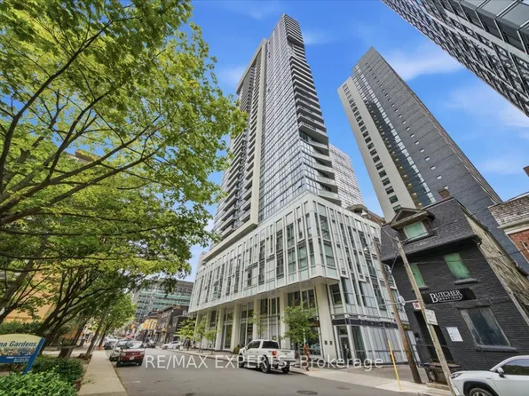 77 Mutual St #401, Toronto, ON M5B 0B9