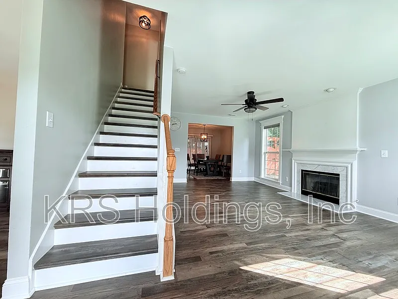 3 bed, 2.5 bath, 1976 sqft, $2,275 — Photo 3