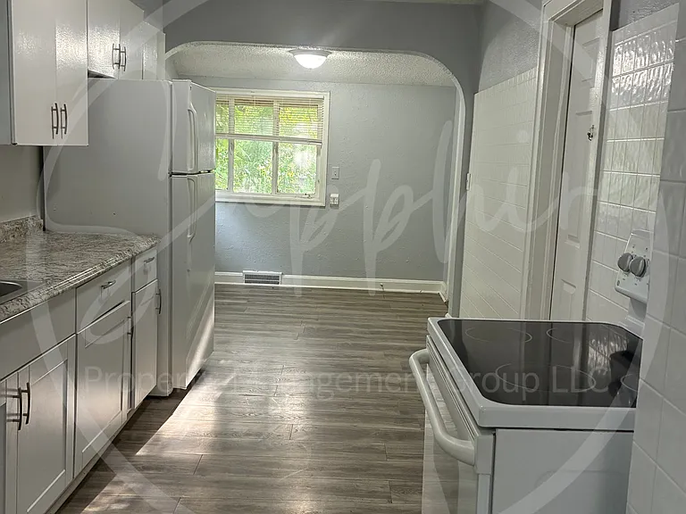 5344 Brooklyn Ave — Photo 12