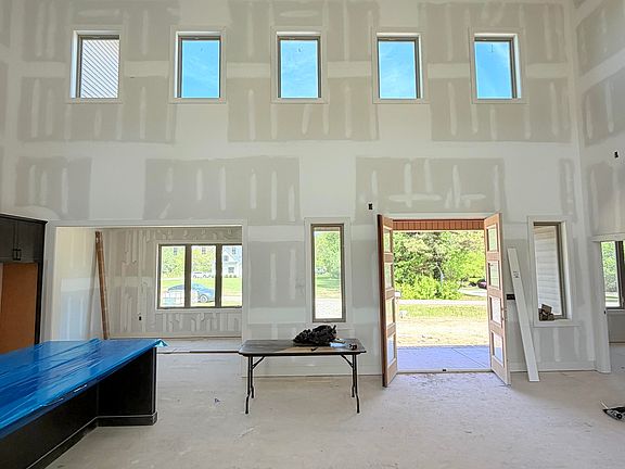 5th image of 50 Wiggins Rd