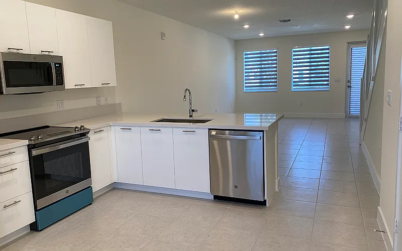 3 bed, 2.5 bath, 1440 sqft, $3,300 — Photo 2