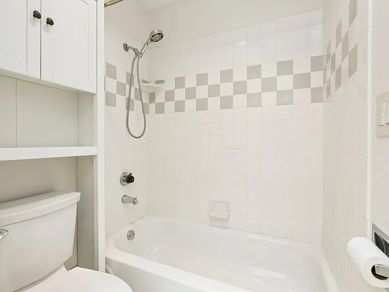 2535 Jones Ave NE — Photo 33