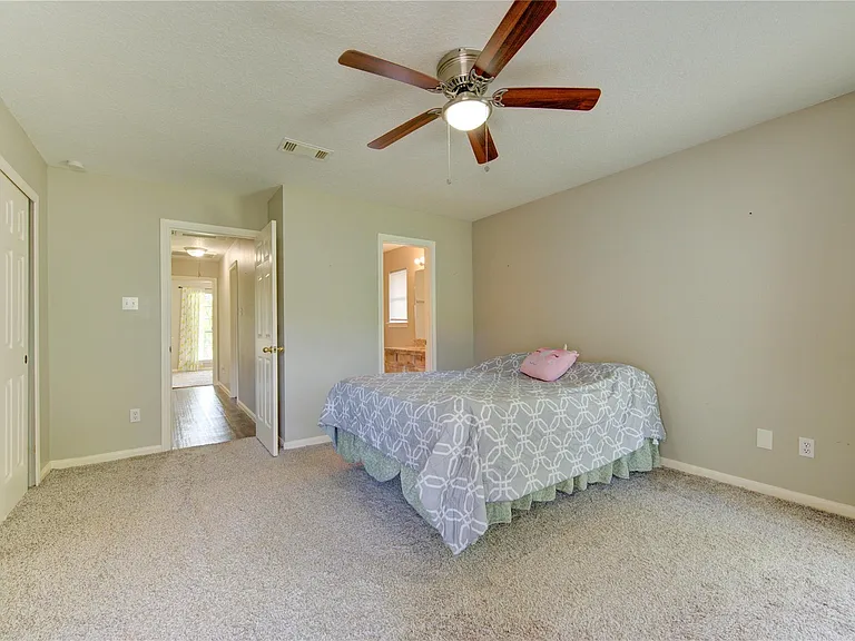 7302 Greenwood Point Dr — Photo 26