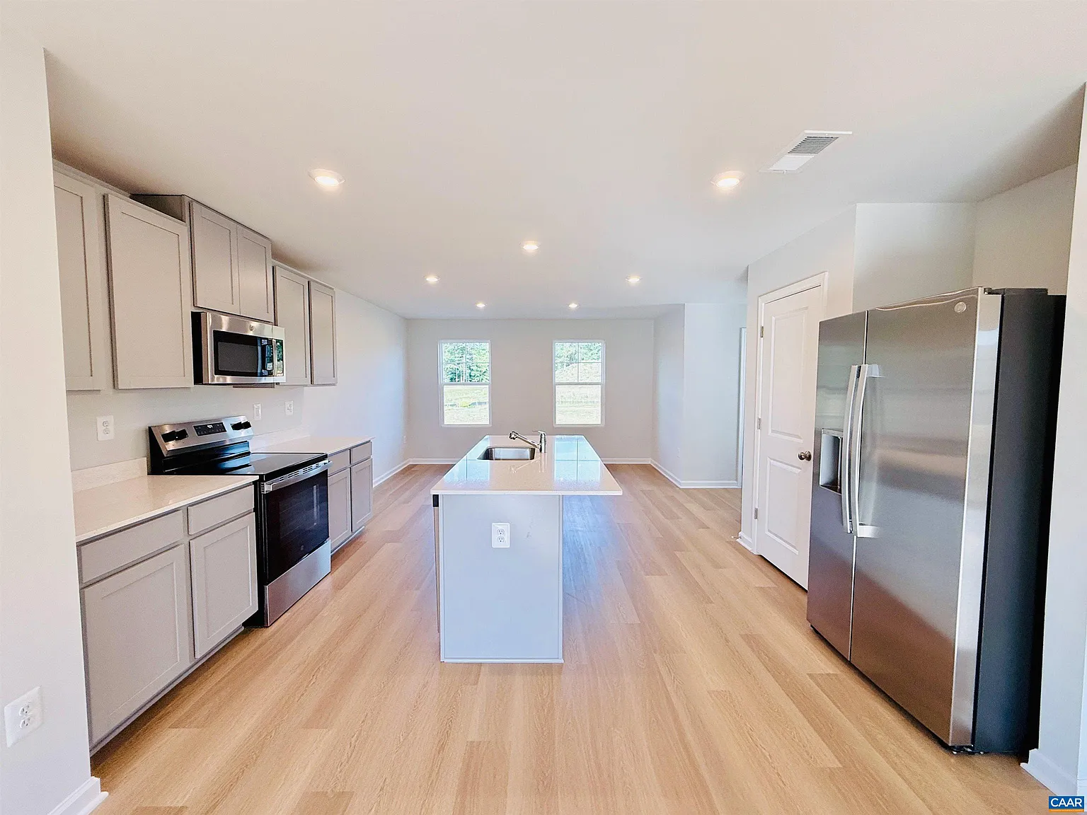 4 bed, 3.5 bath, 1866 sqft, $2,500 — Photo 3