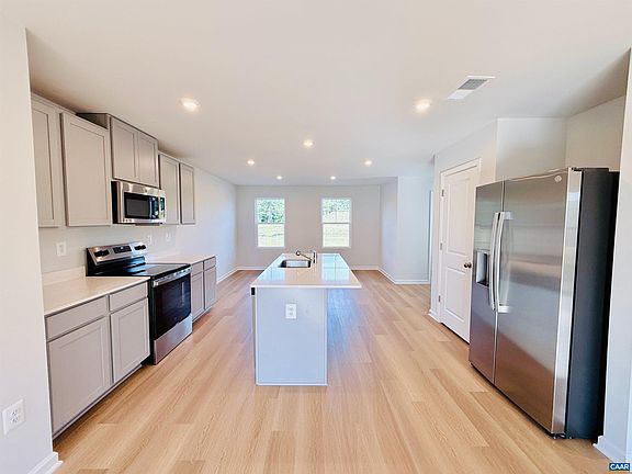 3rd image of 83 Laurin St