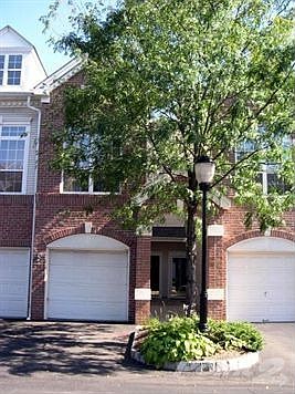 Hickory Manor - Attached garage