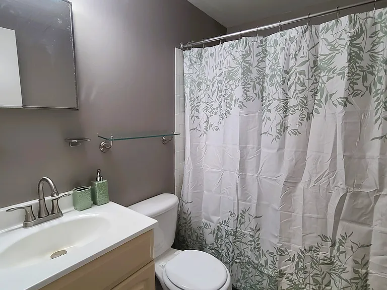 8401 Pioneer Dr — Photo 16