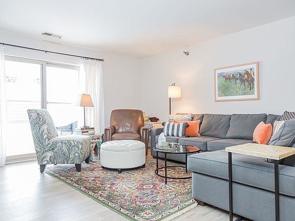 3rd image of 120 Glengarry Dr APT 112