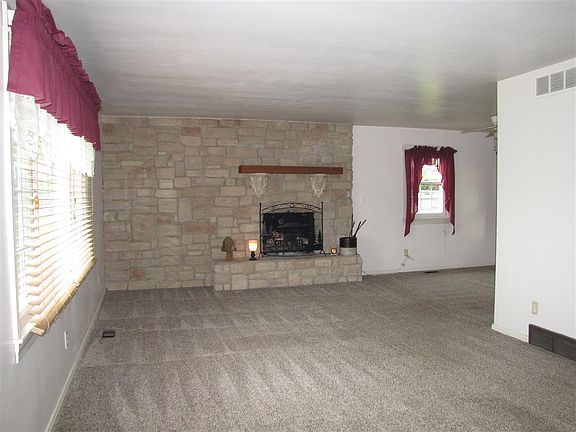 3rd image of 216 N Chillicothe St