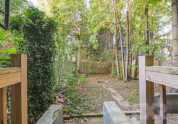 2nd image of 907 Jefferson Ave #1F